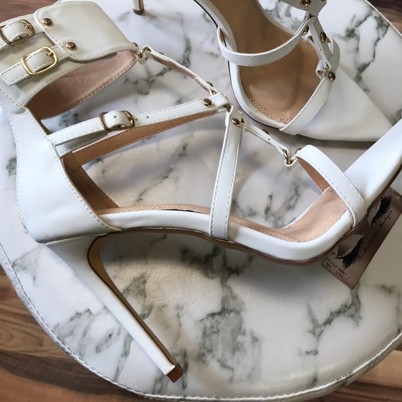 ‼️ White Ankle Strap Pointed Heels - Picture 2 of 8
